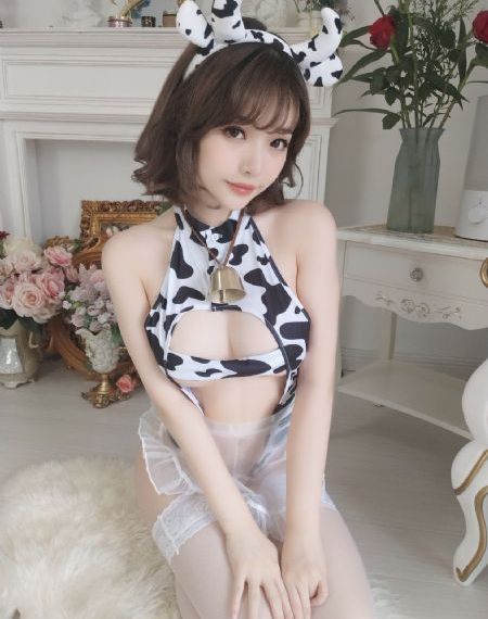 亚州av一区二区_完整无删减版