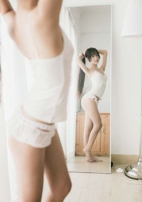 韩国电影年轻的老师_BD国语高清免费观看