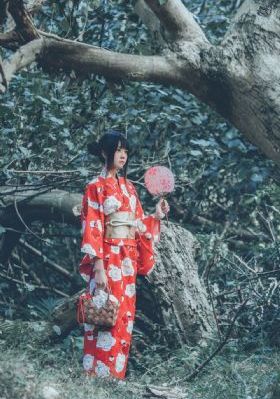 年轻漂亮女朋友4_免费超清在线观看